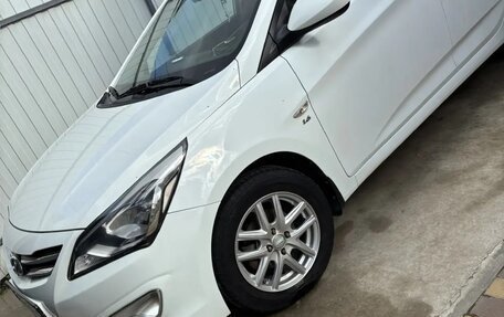 Hyundai Solaris II рестайлинг, 2015 год, 1 250 000 рублей, 2 фотография