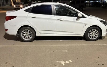 Hyundai Solaris II рестайлинг, 2015 год, 1 250 000 рублей, 3 фотография