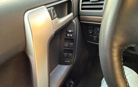 Toyota Land Cruiser Prado 150 рестайлинг 2, 2021 год, 8 250 000 рублей, 12 фотография