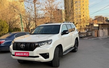 Toyota Land Cruiser Prado 150 рестайлинг 2, 2021 год, 8 250 000 рублей, 3 фотография