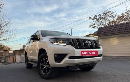 Toyota Land Cruiser Prado 150 рестайлинг 2, 2021 год, 8 250 000 рублей, 8 фотография