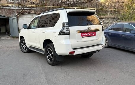 Toyota Land Cruiser Prado 150 рестайлинг 2, 2021 год, 8 250 000 рублей, 4 фотография