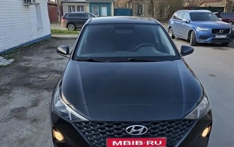 Hyundai Solaris II рестайлинг, 2021 год, 1 500 000 рублей, 1 фотография