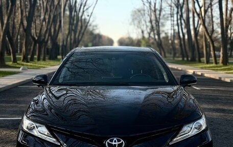 Toyota Camry, 2018 год, 3 400 000 рублей, 1 фотография