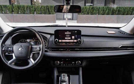 Mitsubishi Outlander, 2021 год, 2 977 000 рублей, 6 фотография