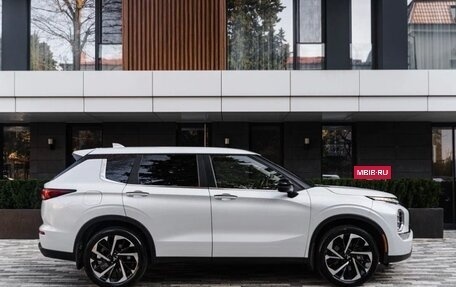 Mitsubishi Outlander, 2021 год, 2 977 000 рублей, 2 фотография