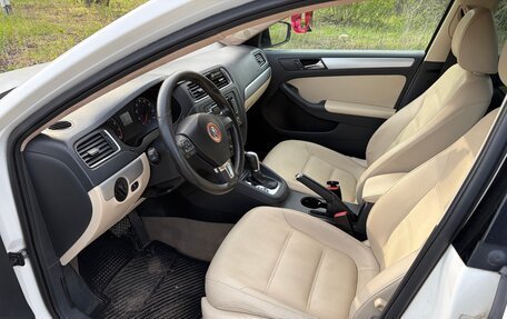 Volkswagen Jetta VI, 2011 год, 1 200 000 рублей, 6 фотография