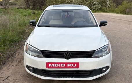 Volkswagen Jetta VI, 2011 год, 1 200 000 рублей, 2 фотография