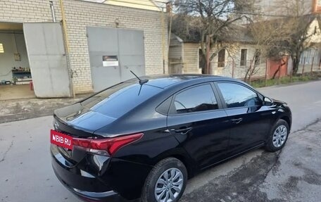 Hyundai Solaris II рестайлинг, 2021 год, 1 500 000 рублей, 3 фотография