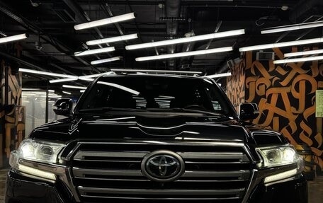 Toyota Land Cruiser 200, 2018 год, 6 650 000 рублей, 2 фотография
