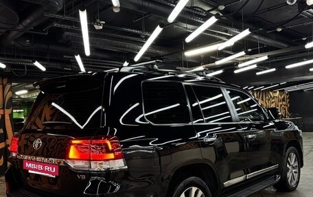 Toyota Land Cruiser 200, 2018 год, 6 650 000 рублей, 3 фотография