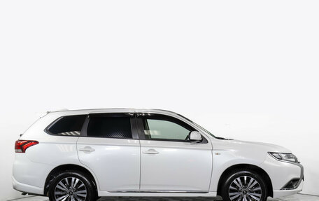 Mitsubishi Outlander III рестайлинг 3, 2022 год, 2 548 000 рублей, 3 фотография