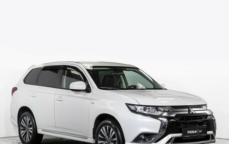Mitsubishi Outlander III рестайлинг 3, 2022 год, 2 548 000 рублей, 2 фотография