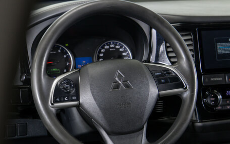 Mitsubishi Outlander III рестайлинг 3, 2022 год, 2 548 000 рублей, 11 фотография