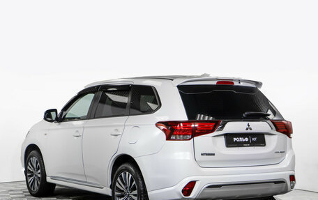 Mitsubishi Outlander III рестайлинг 3, 2022 год, 2 548 000 рублей, 5 фотография