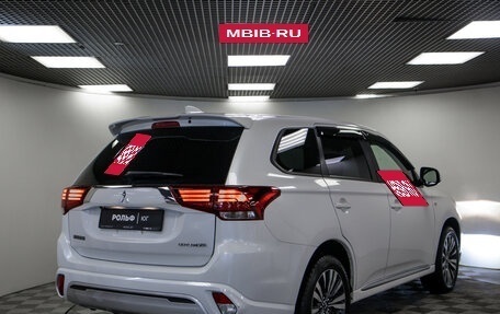 Mitsubishi Outlander III рестайлинг 3, 2022 год, 2 548 000 рублей, 17 фотография
