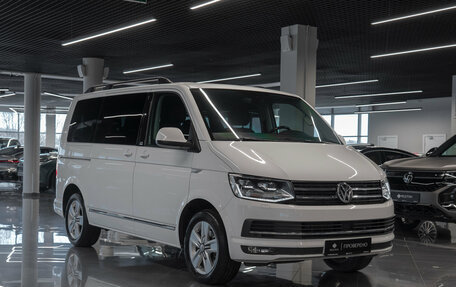 Volkswagen Multivan T6 рестайлинг, 2019 год, 4 000 000 рублей, 2 фотография