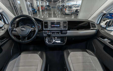 Volkswagen Multivan T6 рестайлинг, 2019 год, 4 000 000 рублей, 8 фотография