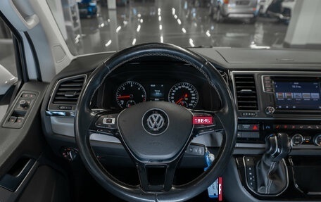 Volkswagen Multivan T6 рестайлинг, 2019 год, 4 000 000 рублей, 10 фотография