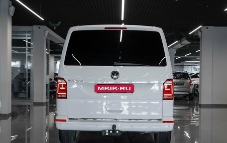 Volkswagen Multivan T6 рестайлинг, 2019 год, 4 000 000 рублей, 6 фотография