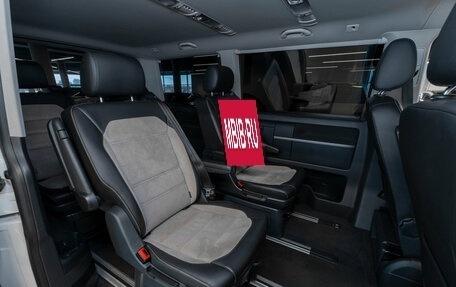 Volkswagen Multivan T6 рестайлинг, 2019 год, 4 000 000 рублей, 12 фотография