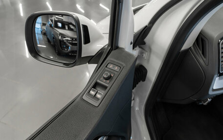 Volkswagen Multivan T6 рестайлинг, 2019 год, 4 000 000 рублей, 17 фотография