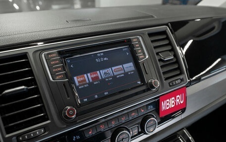 Volkswagen Multivan T6 рестайлинг, 2019 год, 4 000 000 рублей, 21 фотография