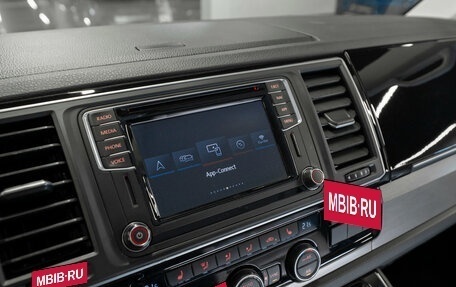 Volkswagen Multivan T6 рестайлинг, 2019 год, 4 000 000 рублей, 24 фотография