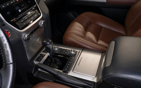 Toyota Land Cruiser 200, 2021 год, 8 000 000 рублей, 16 фотография