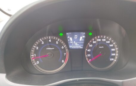 Hyundai Solaris II рестайлинг, 2013 год, 350 000 рублей, 9 фотография