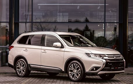 Mitsubishi Outlander III рестайлинг 3, 2018 год, 1 755 000 рублей, 3 фотография