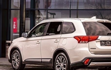 Mitsubishi Outlander III рестайлинг 3, 2018 год, 1 755 000 рублей, 9 фотография