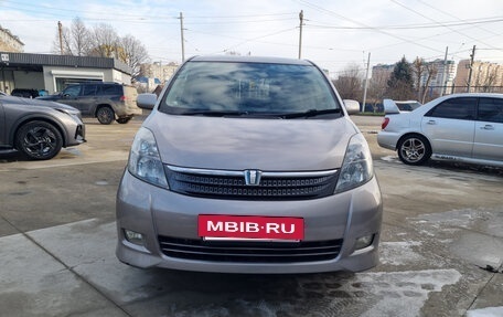 Toyota ISis I, 2010 год, 980 000 рублей, 2 фотография