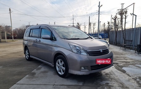 Toyota ISis I, 2010 год, 980 000 рублей, 3 фотография