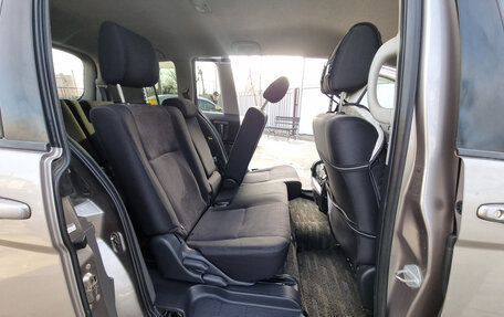 Toyota ISis I, 2010 год, 980 000 рублей, 15 фотография