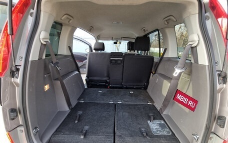 Toyota ISis I, 2010 год, 980 000 рублей, 14 фотография