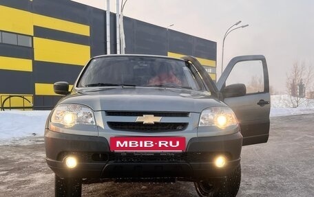 Chevrolet Niva I рестайлинг, 2012 год, 590 000 рублей, 24 фотография