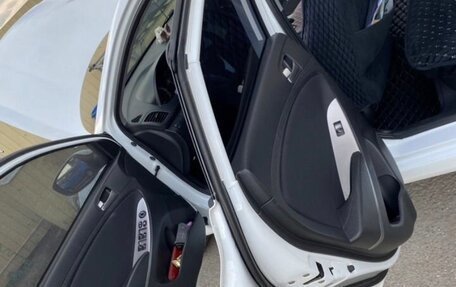 Hyundai Solaris II рестайлинг, 2016 год, 1 200 000 рублей, 10 фотография