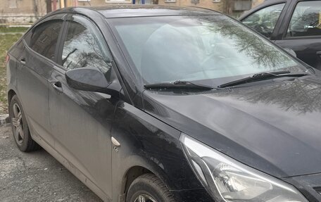 Hyundai Solaris II рестайлинг, 2015 год, 950 000 рублей, 3 фотография