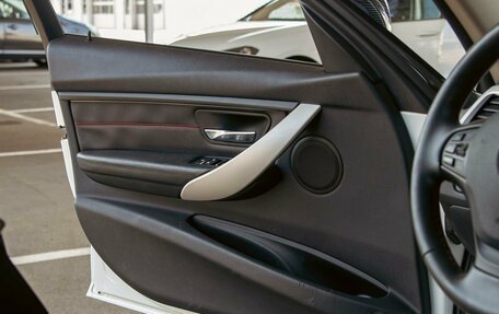 BMW 3 серия, 2018 год, 1 975 000 рублей, 12 фотография