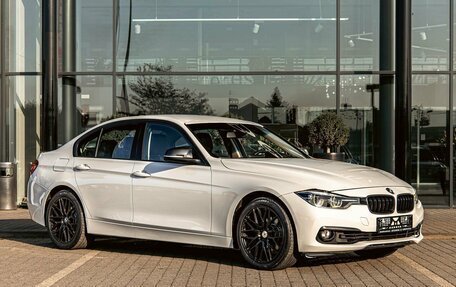 BMW 3 серия, 2018 год, 1 975 000 рублей, 3 фотография