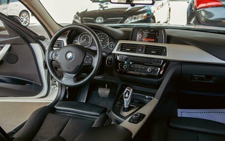 BMW 3 серия, 2018 год, 1 975 000 рублей, 16 фотография