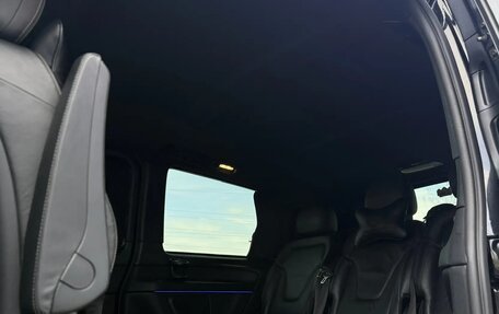 Mercedes-Benz V-Класс, 2018 год, 4 790 000 рублей, 8 фотография