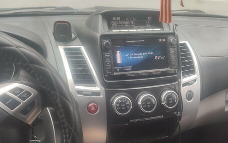 Mitsubishi Pajero Sport II рестайлинг, 2015 год, 2 800 000 рублей, 7 фотография