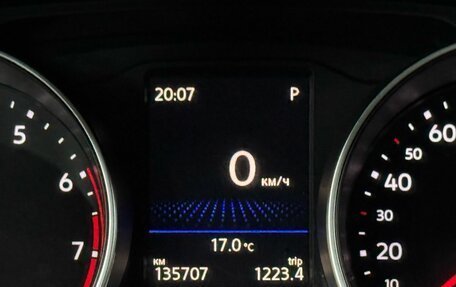 Volkswagen Tiguan II, 2018 год, 2 299 000 рублей, 19 фотография