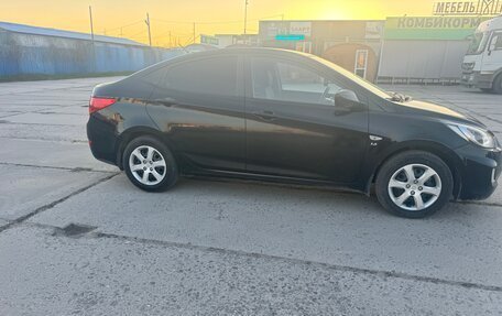 Hyundai Solaris II рестайлинг, 2011 год, 700 000 рублей, 3 фотография