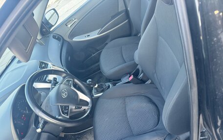 Hyundai Solaris II рестайлинг, 2011 год, 700 000 рублей, 9 фотография