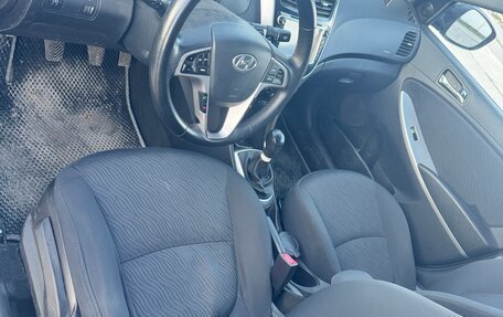 Hyundai Solaris II рестайлинг, 2011 год, 700 000 рублей, 8 фотография