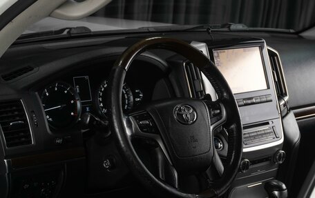 Toyota Land Cruiser 200, 2015 год, 5 399 000 рублей, 21 фотография
