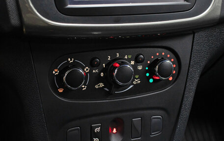 Renault Sandero II рестайлинг, 2018 год, 1 249 000 рублей, 20 фотография